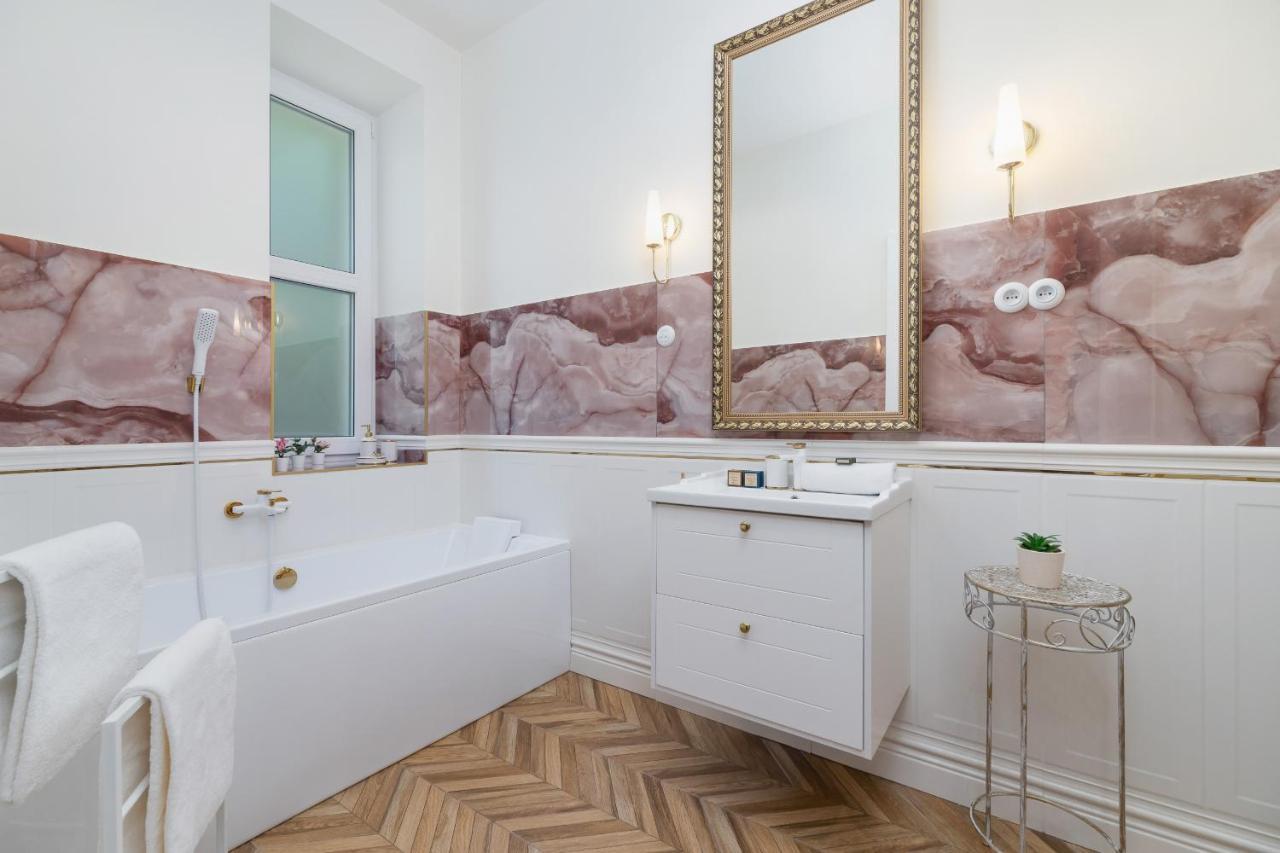 Luxurious & Unique Apartment Mickiewicza Cracow By Renters Prestige Krakau Exterior foto